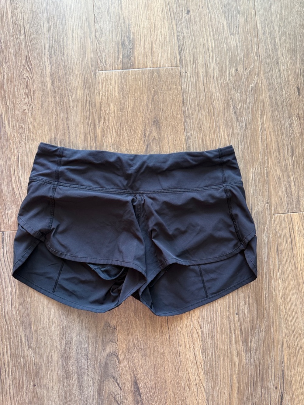 Lululemon 2.5 inch Speed Up Shorts size 4